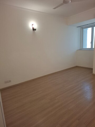 Room in 2 BHK Apartment at DLF Regency Park I, Dlf Phase iv – for Rent