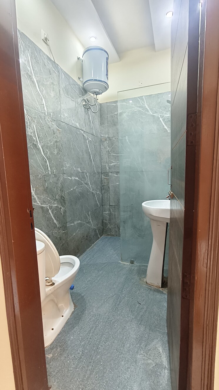 Bathroom, kharar mohali road 2 Bedroom 900 Sq.Ft. Apartment In Kharar Mohali Road Kharar 9727061