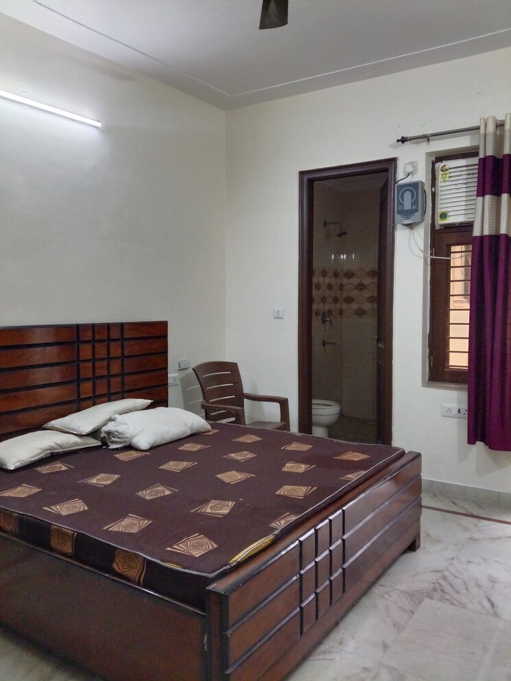 Bedroom, sector 27 2 Bedroom 1400 Sq.Ft. Builder Floor In Sector 27 Gurgaon 9727112