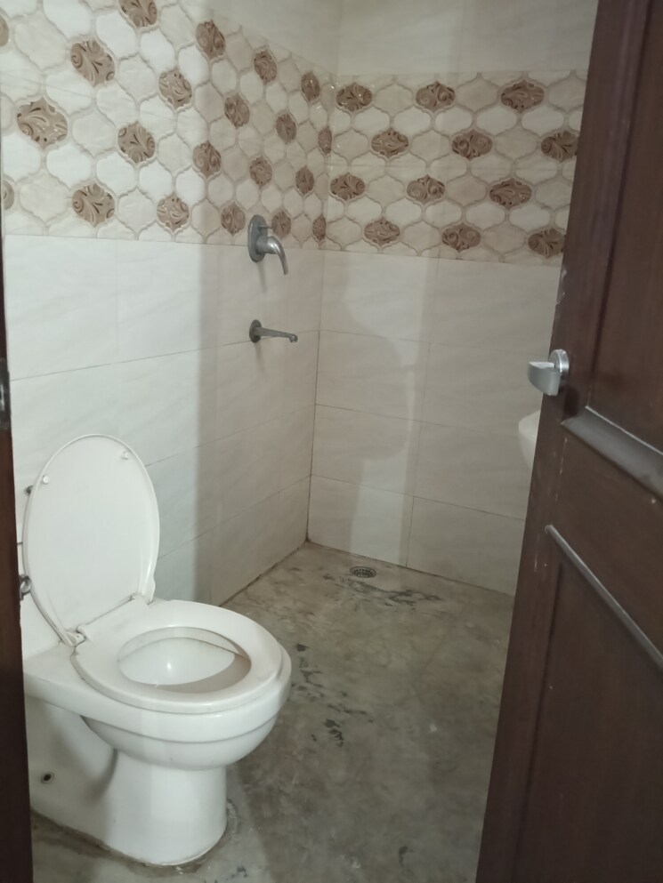 Bathroom, sector 27 2 Bedroom 1400 Sq.Ft. Builder Floor In Sector 27 Gurgaon 9727112