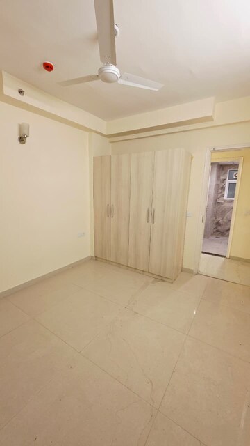 Room in 2 BHK Apartment at Omaxe R2, Gomti Nagar – for Sale