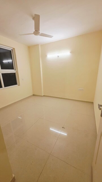 Room in 2 BHK Apartment at Omaxe R2, Gomti Nagar – for Sale