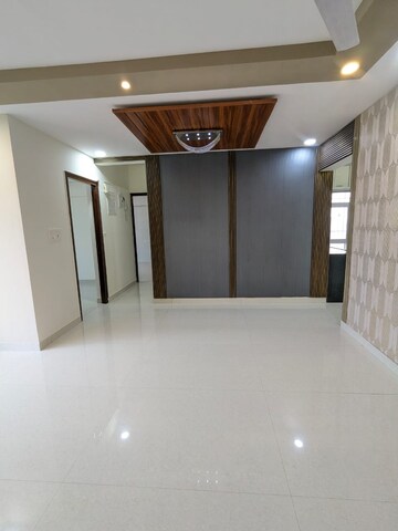 Room in 2 BHK Apartment at Royal Oasis, Malad West – for Rent