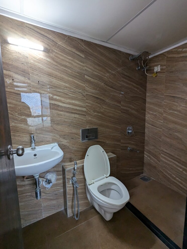 Bathroom, royal-oasis 2 Bedroom 675 Sq.Ft. Apartment In Malad West Mumbai 9727170