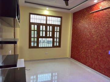 Room in 2 BHK Builder Floor at Gomti Nagar – for Rent