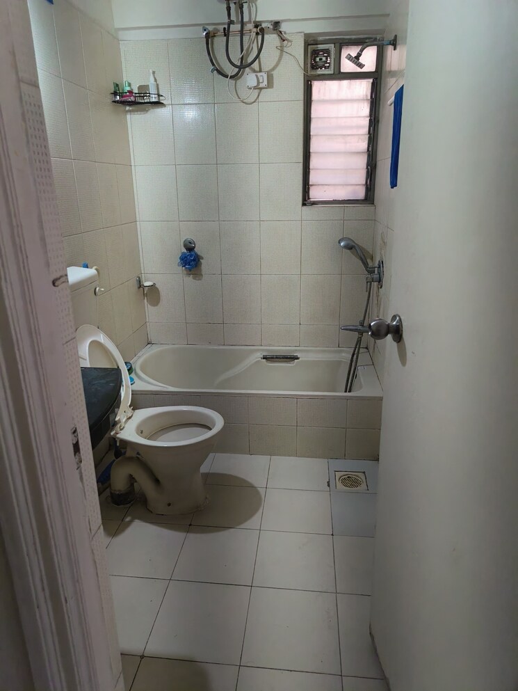 Bathroom, sonigara-omega-paradise 2 Bedroom 842 Sq.Ft. Apartment In Wakad Pune 9727197