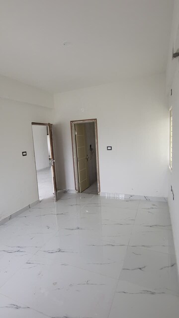 Room in 3 BHK Apartment at Banjara Layout – for Sale