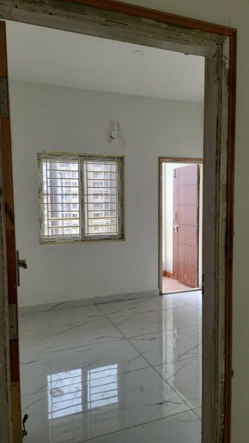 Room in 3 BHK Apartment at Banjara Layout – for Sale