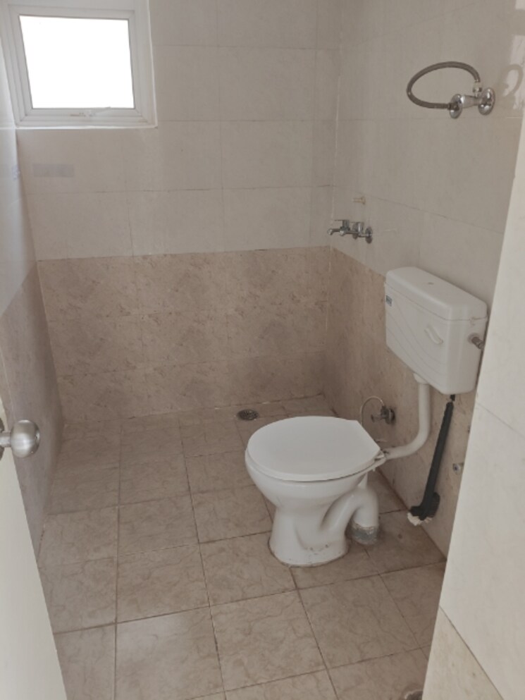 Bathroom, shree-vardhman-green-court 2 Bedroom 626 Sq.Ft. Apartment In Sector 90 Gurgaon 9727271