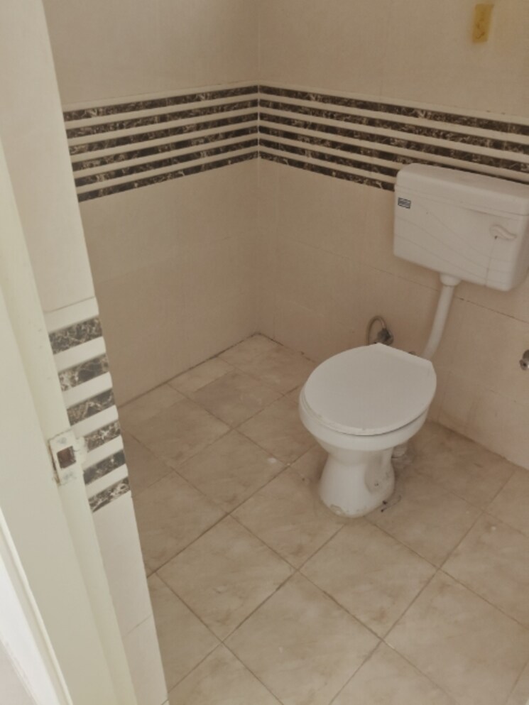Bathroom, shree-vardhman-green-court 2 Bedroom 626 Sq.Ft. Apartment In Sector 90 Gurgaon 9727271