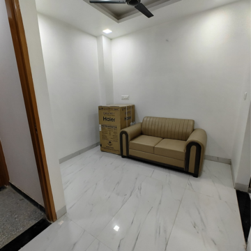 Bedroom in 1 BHK Builder Floor at DLF Centre Court, Golf Course Road – for Rent