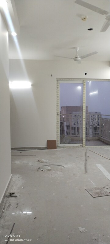 Room in 3 BHK Apartment at Mahagun Mywoods, Sector 16c Greater Noida – for Rent