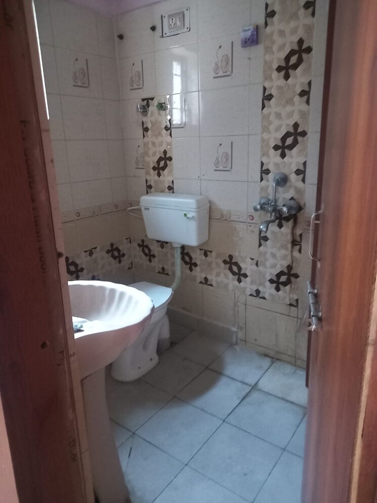 Bathroom, morabadi 3 Bedroom 1450 Sq.Ft. Apartment In Morabadi Ranchi 9727393