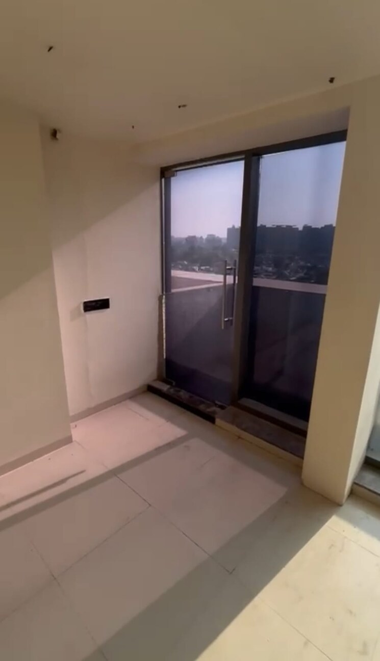 Room, sola Commercial Office Space 800 Sq.Ft. In Sola Ahmedabad 9727453