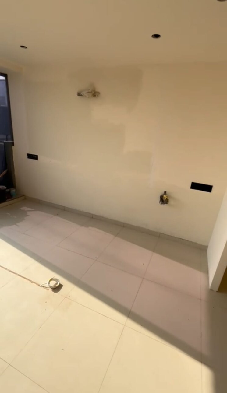 Room, sola Commercial Office Space 800 Sq.Ft. In Sola Ahmedabad 9727453