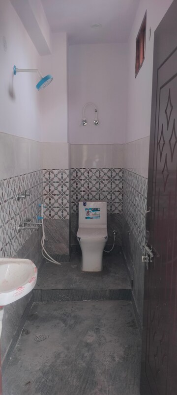 Master Bedroom in 2 BHK Builder Floor at Maidan Garhi – for Rent