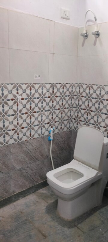 Bathroom in 2 BHK Builder Floor at Maidan Garhi – for Rent