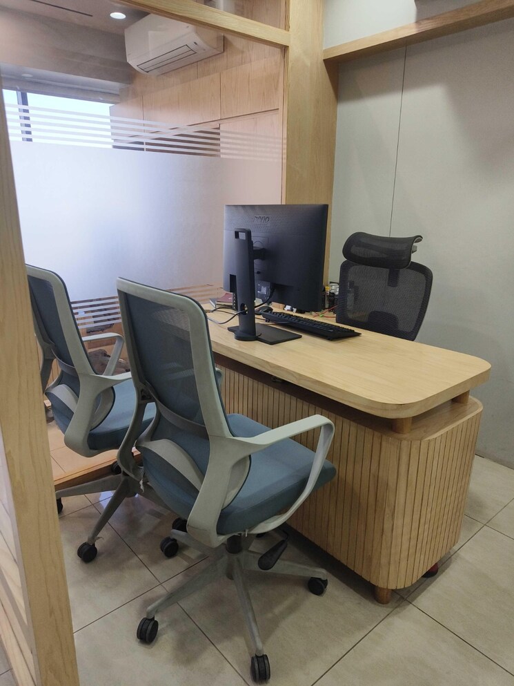 Team Area, swati-clover Commercial Office Space 580 Sq.Ft. In Thaltej Ahmedabad 9727537