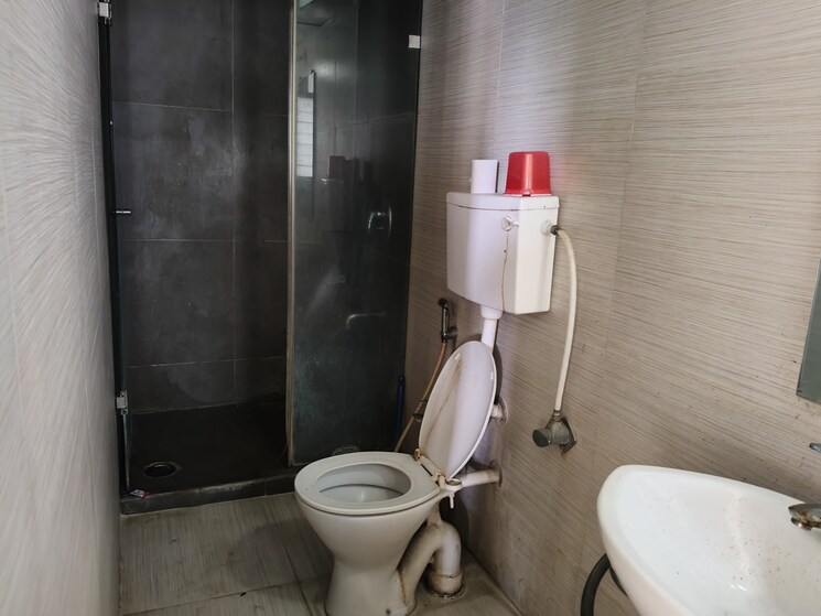 Bathroom, lokhandwala-whispering-palms-xxclusives 3 Bedroom 1830 Sq.Ft. Apartment In Kandivali East Mumbai 9727593