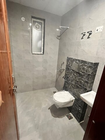 Bathroom in 1 BHK Builder Floor at Sector 23 – for Rent