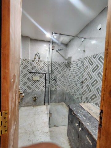 Bathroom in 1 BHK Builder Floor at Sector 23 – for Rent