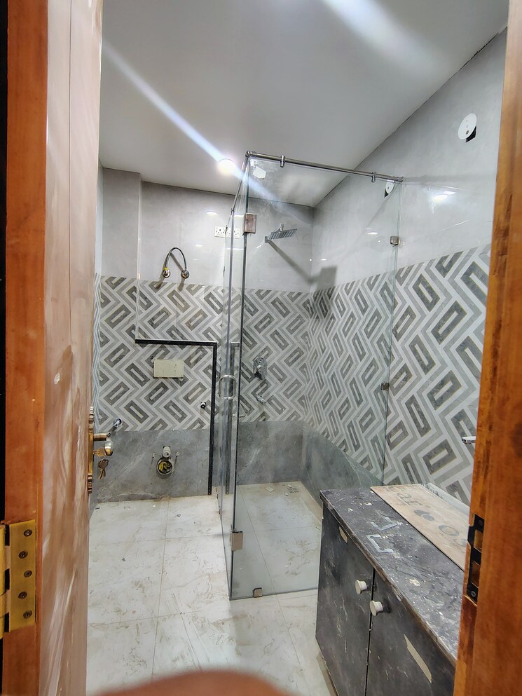 Bathroom, sector 23 1 Bedroom 500 Sq.Ft. Builder Floor In Sector 23 Gurgaon 9727577
