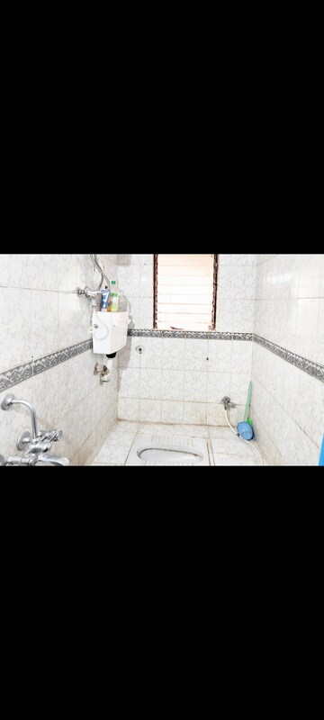 Bathroom in  Pg at Malad West – for Rent