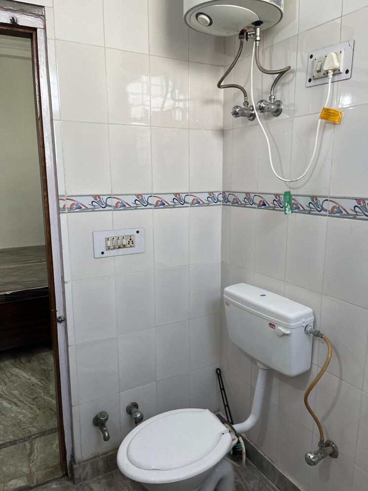 Bathroom, palam vihar 2 Bedroom 1000 Sq.Ft. Independent House In Palam Vihar Gurgaon 9727612