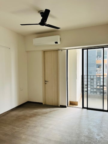 Room in 3 BHK Builder Floor at Adani Samsara, Sector 60 – for Sale
