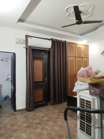 Living Room in 3 BHK Builder Floor at Sector 35 – for Rent