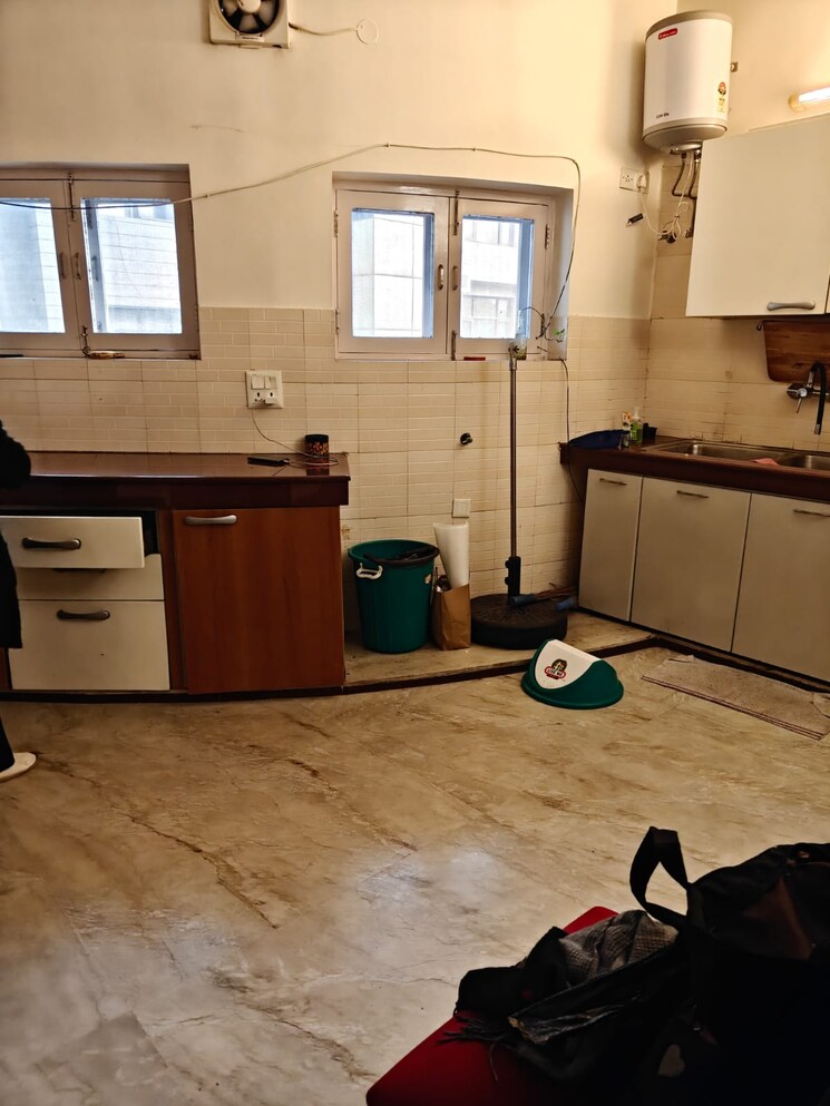 Team Area, vasant vihar 2 Bedroom 1600 Sq.Ft. Builder Floor In Vasant Vihar Delhi 9727630