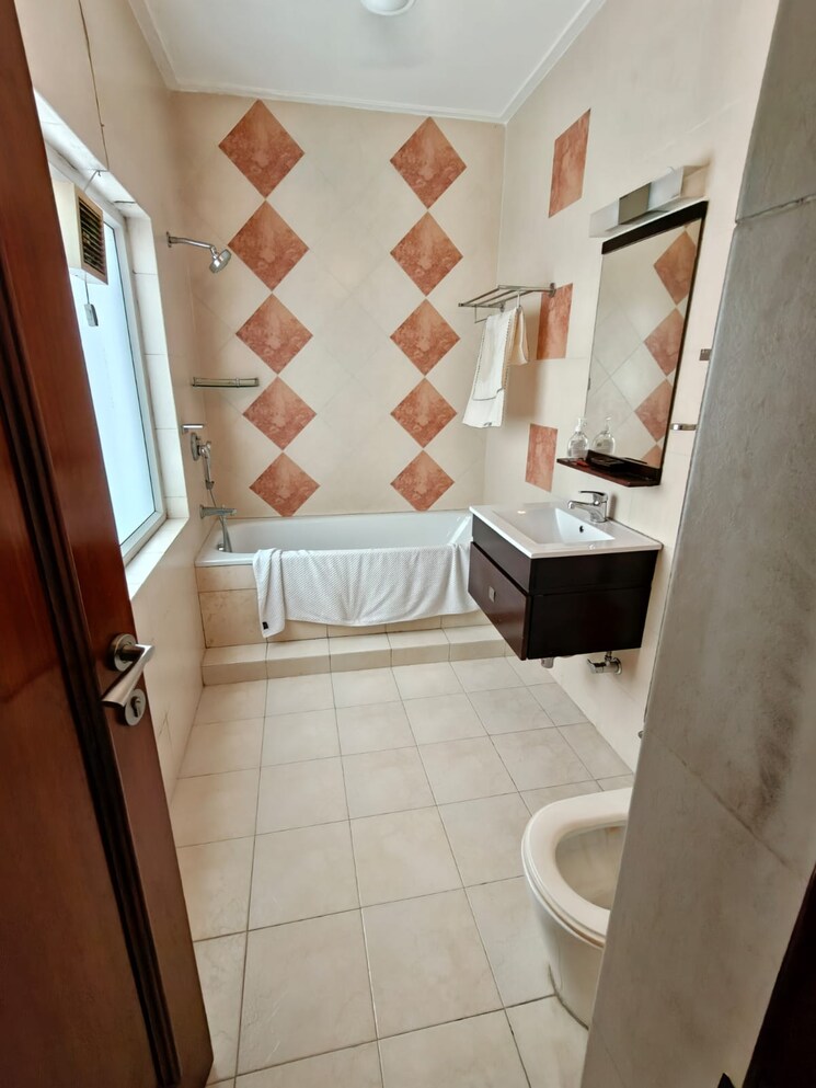 Bathroom, vasant vihar 2 Bedroom 1600 Sq.Ft. Builder Floor In Vasant Vihar Delhi 9727630