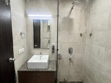Bathroom in 1 BHK Builder Floor at Sector 52 – for Rent