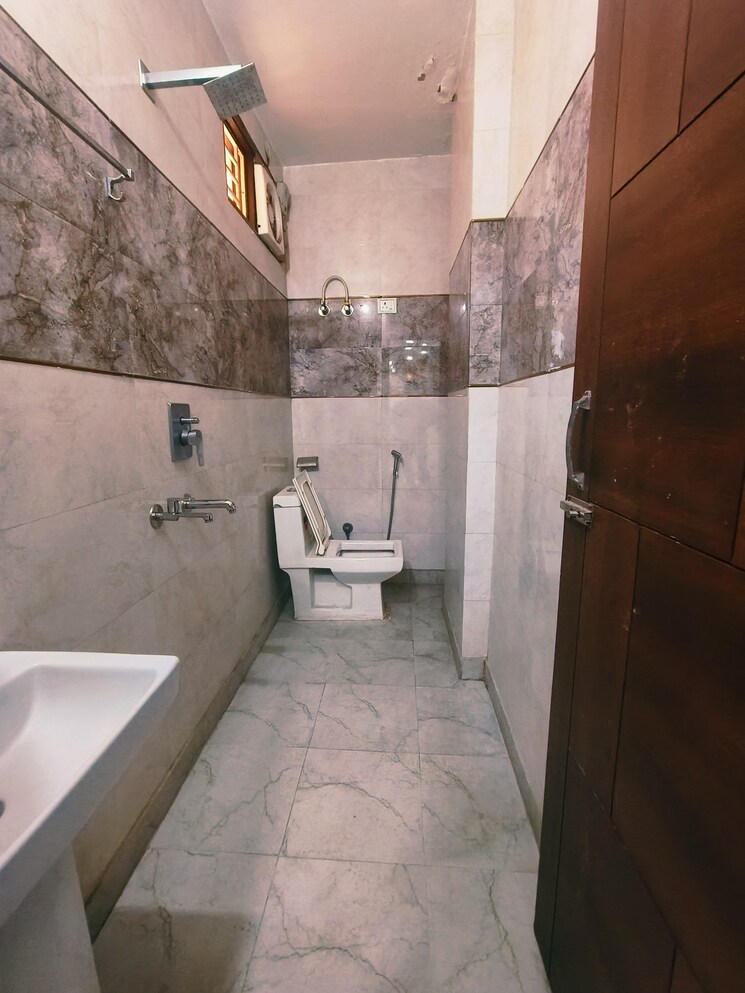 Bathroom, dwarka mor 2 Bedroom 720 Sq.Ft. Builder Floor In Dwarka Mor Delhi 9727738