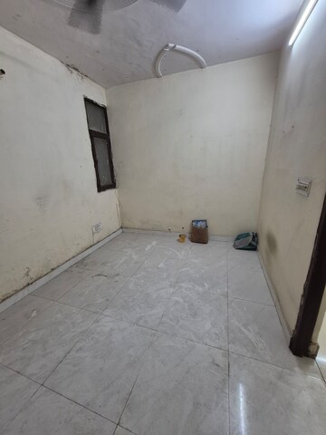 Room in 2.5 BHK Builder Floor at Mayur Vihar – for Rent