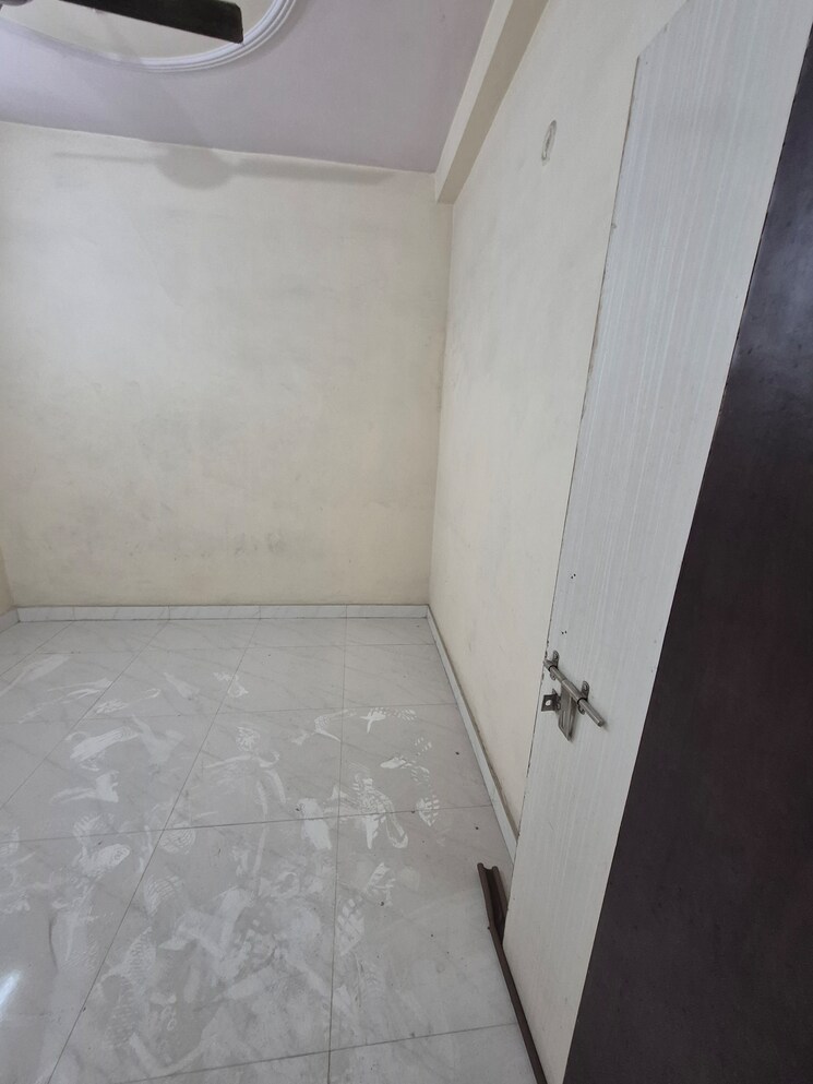 Room, mayur vihar 2.5 Bedroom 750 Sq.Ft. Builder Floor In Mayur Vihar Delhi 9727763