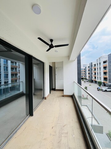 Balcony in 2.5 BHK Builder Floor at Smart World Orchard, Sector 61 – for Sale