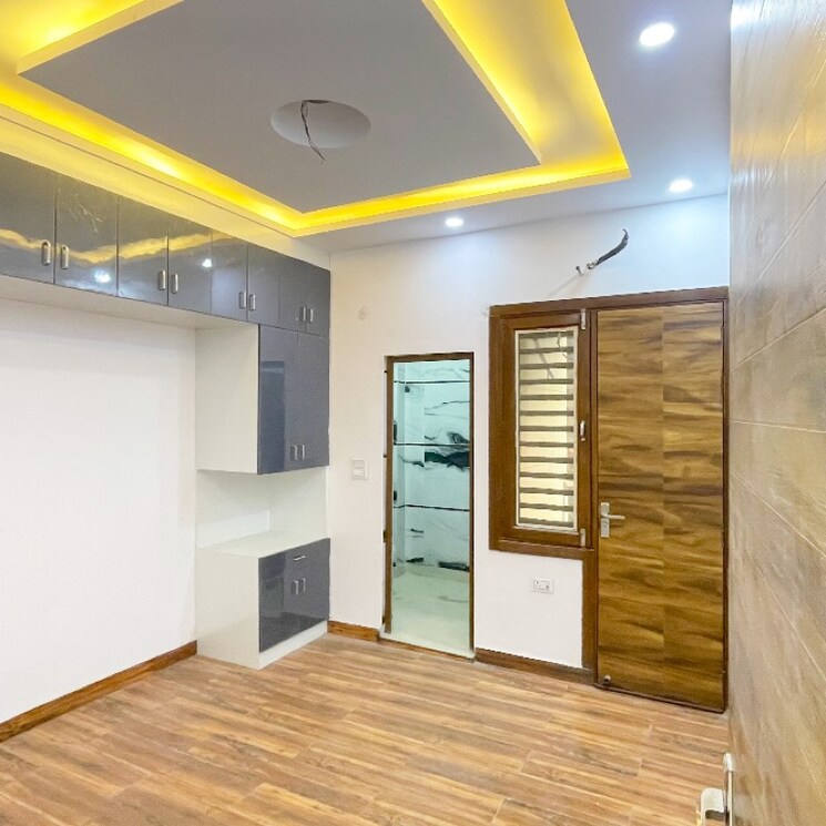 Room, dwarka 3 Bedroom 100 Sq.Yd. Builder Floor In Dwarka Delhi 9727856
