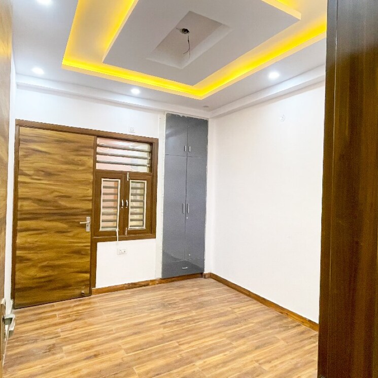 Room, dwarka 3 Bedroom 100 Sq.Yd. Builder Floor In Dwarka Delhi 9727856