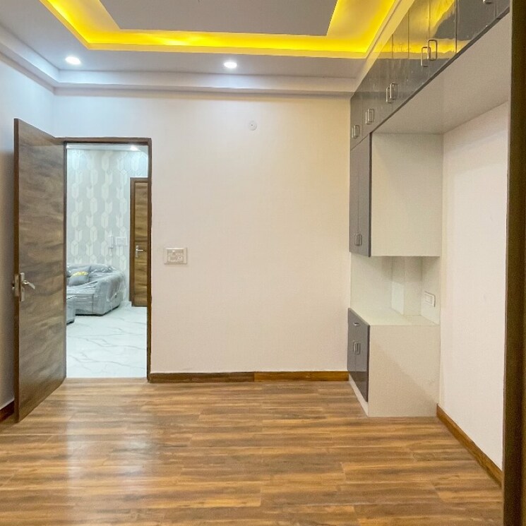 Room, dwarka 3 Bedroom 100 Sq.Yd. Builder Floor In Dwarka Delhi 9727856