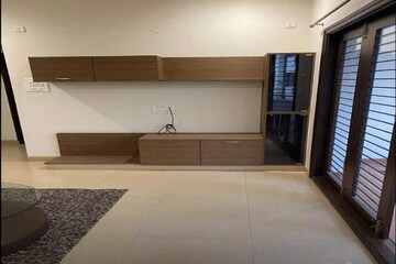 Room in 2 BHK Apartment at Andheri CHS, Andheri West – for Rent