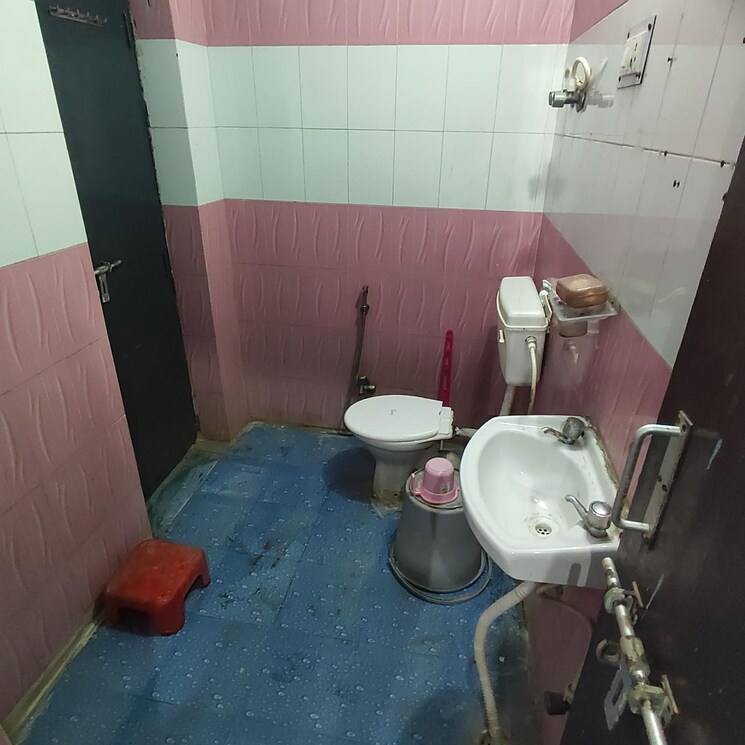 Bathroom, xu iii greater noida 2 Bedroom 120 Sq.Mt. Independent House In Xu Iii Greater Noida Greater Noida 9727865
