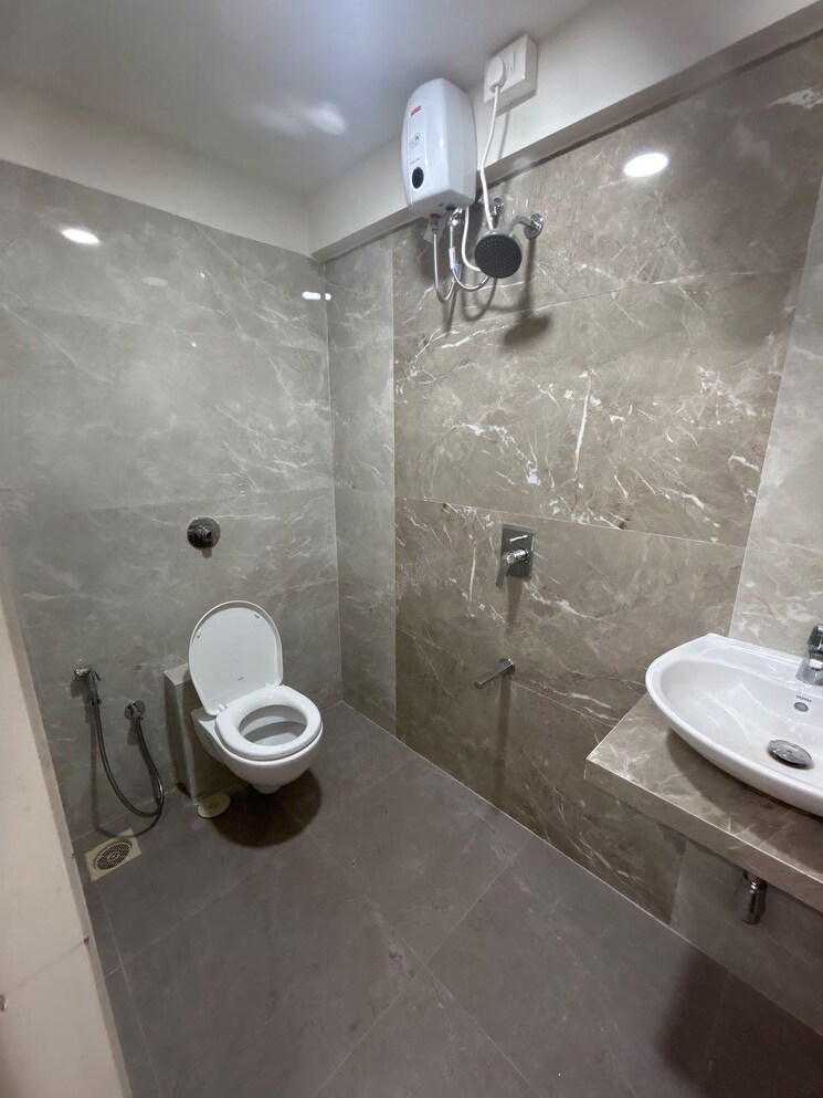 Bathroom, andheri-chs 2 Bedroom 690 Sq.Ft. Apartment In Andheri West Mumbai 9727867