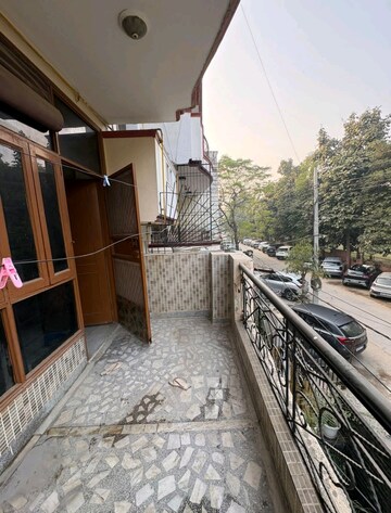 Balcony in 2 BHK Builder Floor at Sector 34 – for Rent