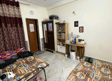 Bedroom in 2 BHK Builder Floor at Sector 34 – for Rent