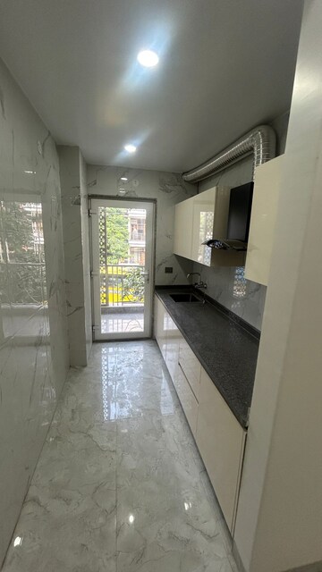 Living Room in 1 BHK Builder Floor at Huda Market, Sector 31 – for Rent