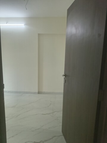 Room in 1.5 BHK Apartment at Deraiya Iconico, Kurla East – for Rent