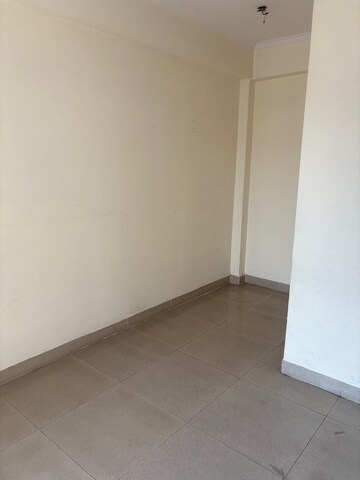 Room in 3.5 BHK Apartment at Gaur City 1st Avenue, Sector 4 Greater Noida – for Rent