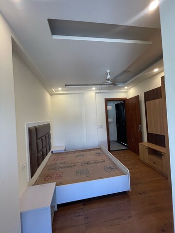 Room in Studio Builder Floor at Gujrara Mansingh – for Rent
