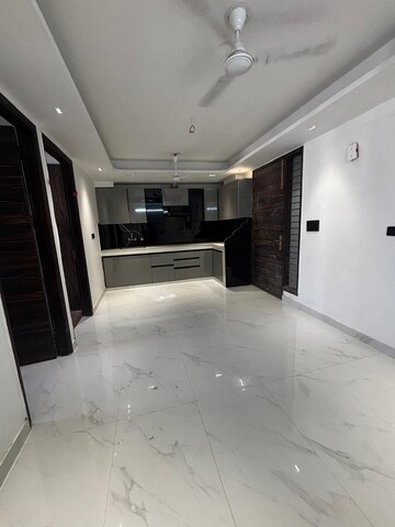 Room in 3 BHK Builder Floor at Saket – for Rent